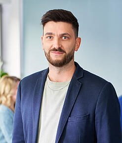 Portraitfoto von Julian Schlender