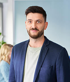 Portraitfoto von Julian Schlender