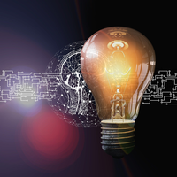 Stilisiertes Gehirn mit digitalen Verbindungen und einer Glühbirne im Vordergrund 