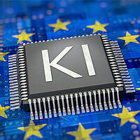 Ein Motherboard auf dem die Sterne der EU-Flagge abgebildet sind, in deren Mitte KI steht.
