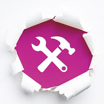Symbol mit Hammer und Schraubenschlüssel