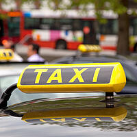 Taxistand vor dem Kieler Hauptbahnhof