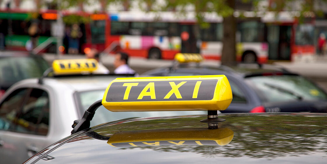 Taxistand vor dem Kieler Hauptbahnhof